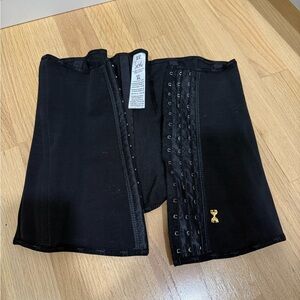 Sol Beauty and Care Hourglass Waist Trainer Faja NWOT